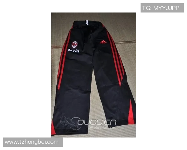 足球明星训练服裤时尚解析展现运动与风格的完美结合